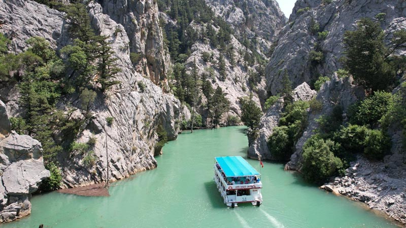 green-canyon-catamaran-tour
