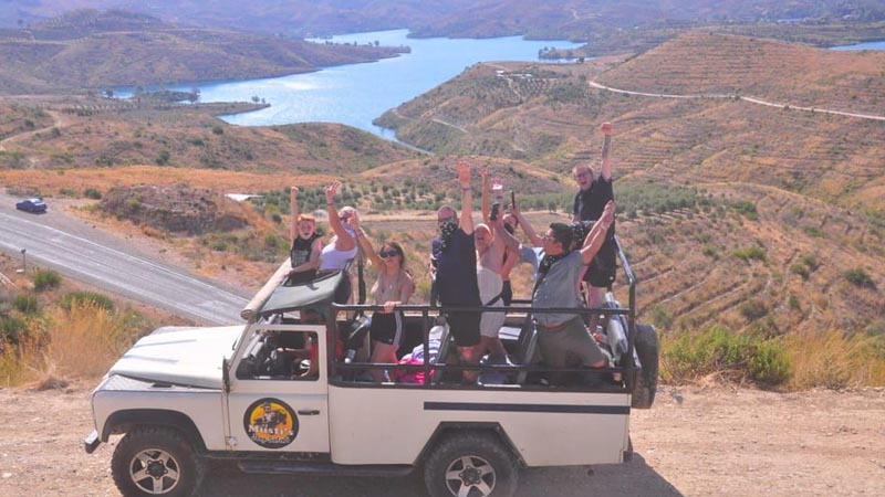 jeep safari mountain in side