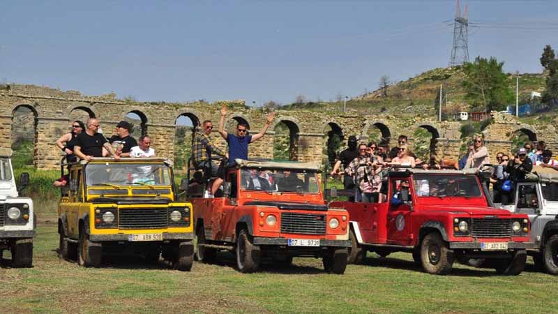 jeep safari water fight in side
