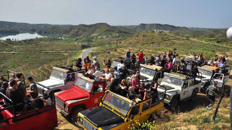 side mountain jeep safari